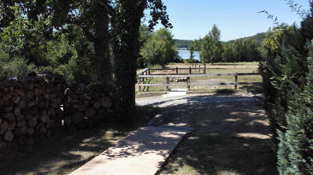 Puygaillard-de-Quercy Gite Au Lac Du Gouyre מראה חיצוני תמונה